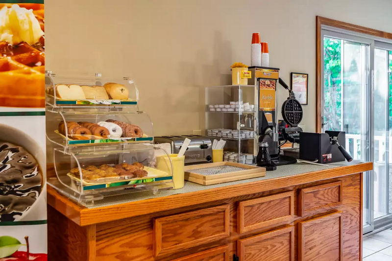 Quality Inn Lakefront (Heritage Inn Motel)
